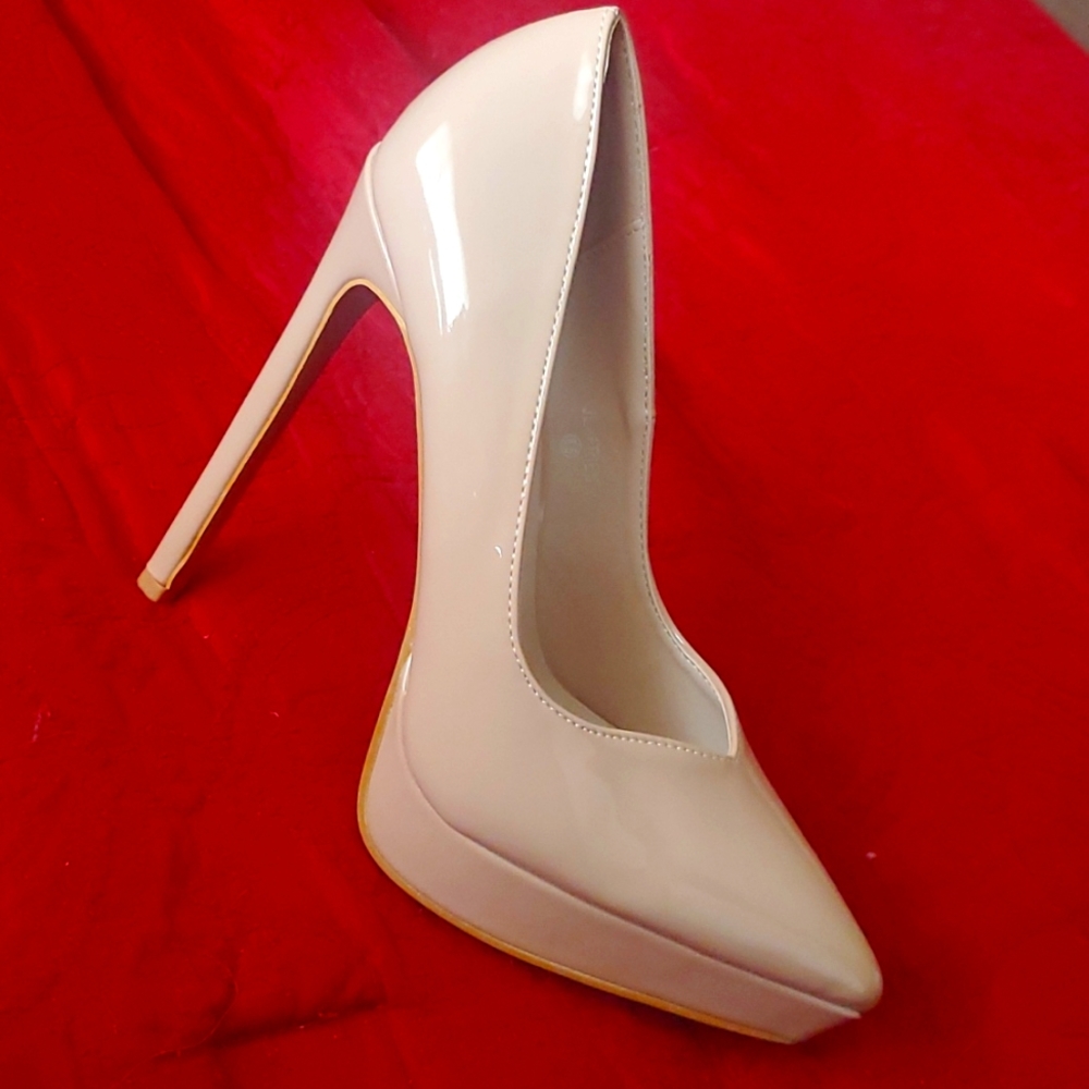 Nude Shoes, heels, classic Nude shoes, Miss Lola, size 6.5